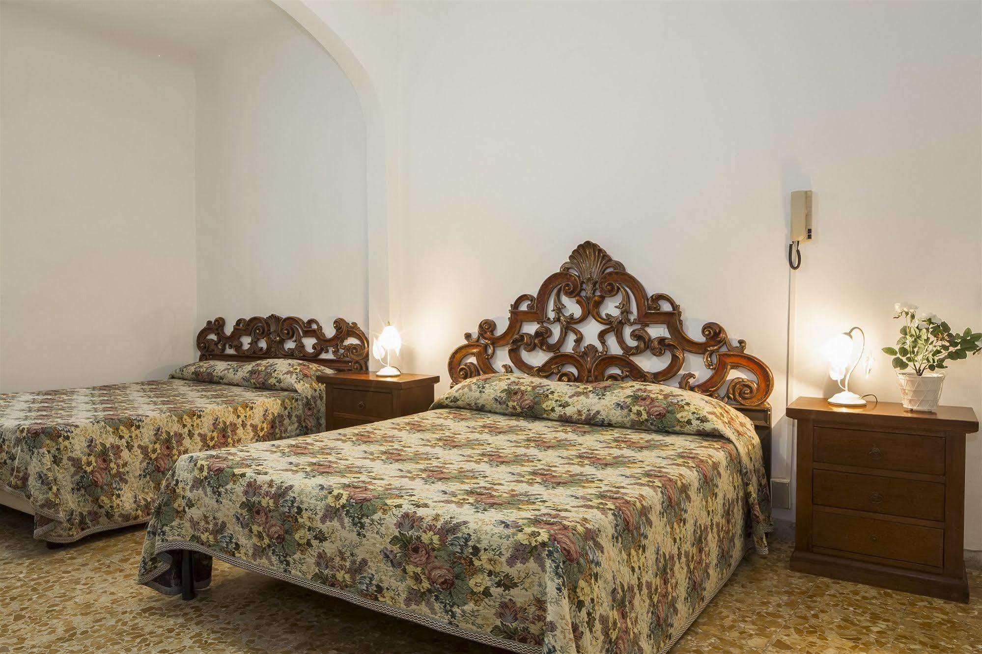 Albergo Tre Donzelle Sienne Extérieur photo